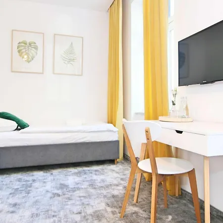 Portus Hostel *